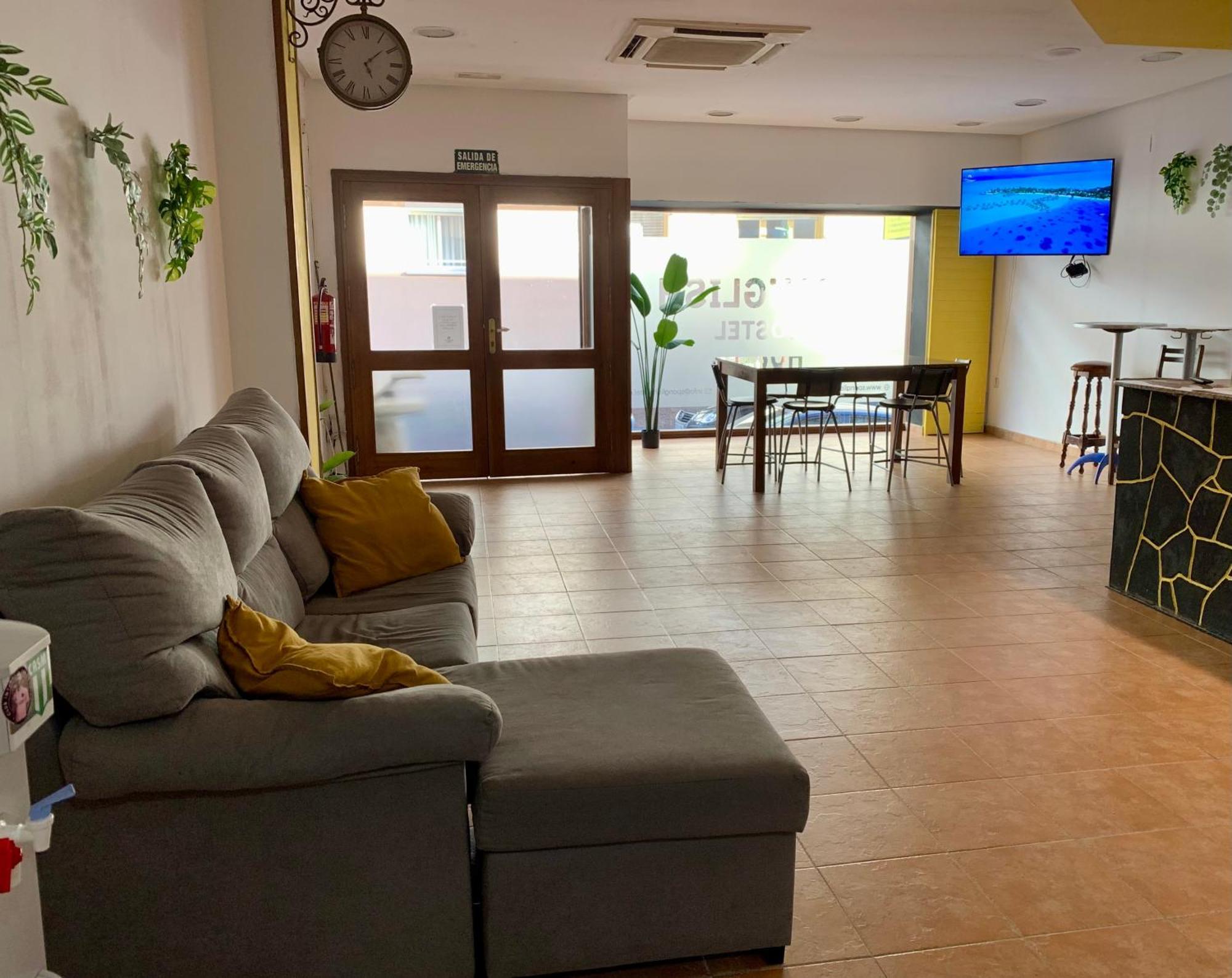 Spanglish Hostel Benidorm Ngoại thất bức ảnh