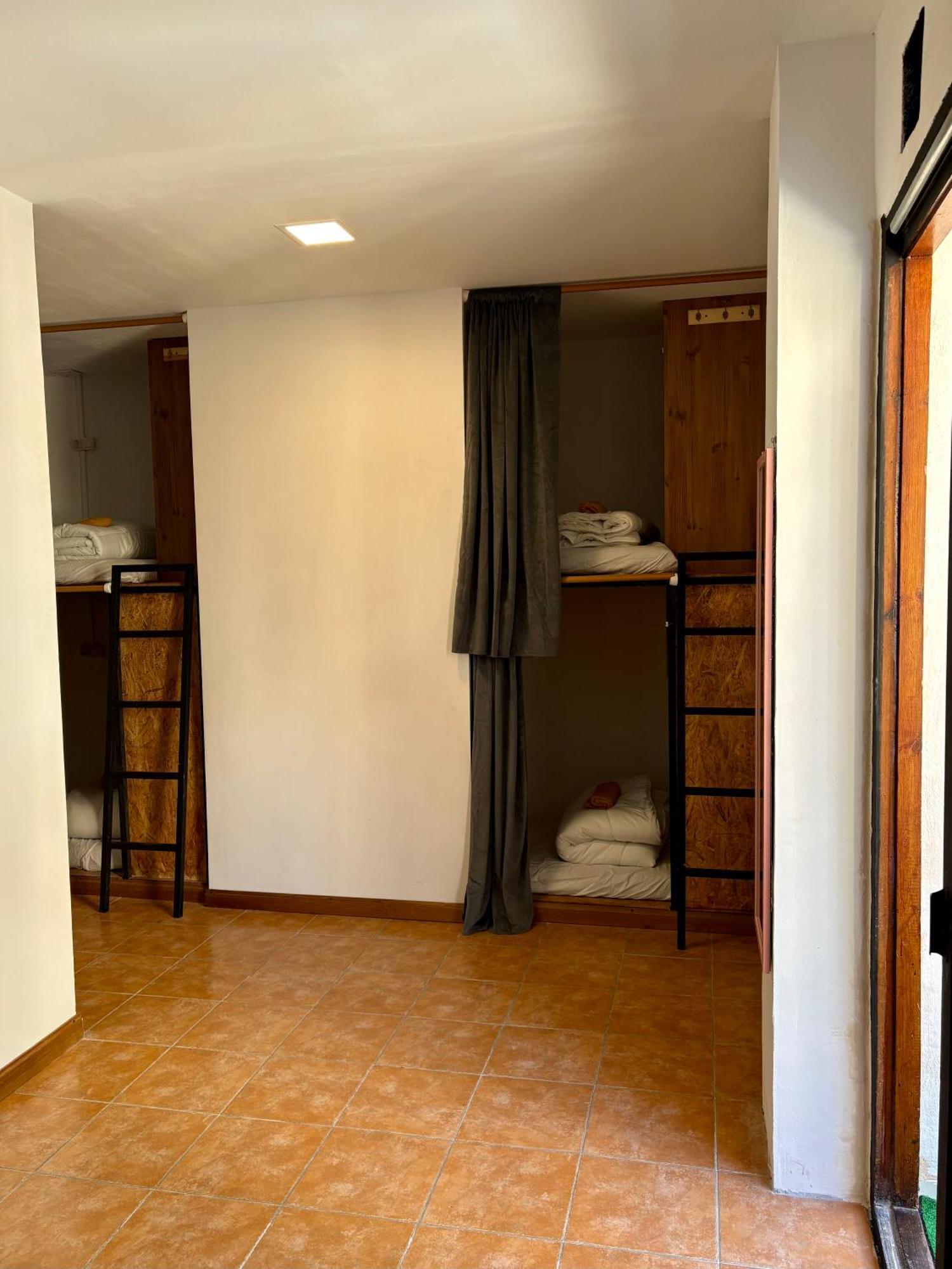 Spanglish Hostel Benidorm Ngoại thất bức ảnh