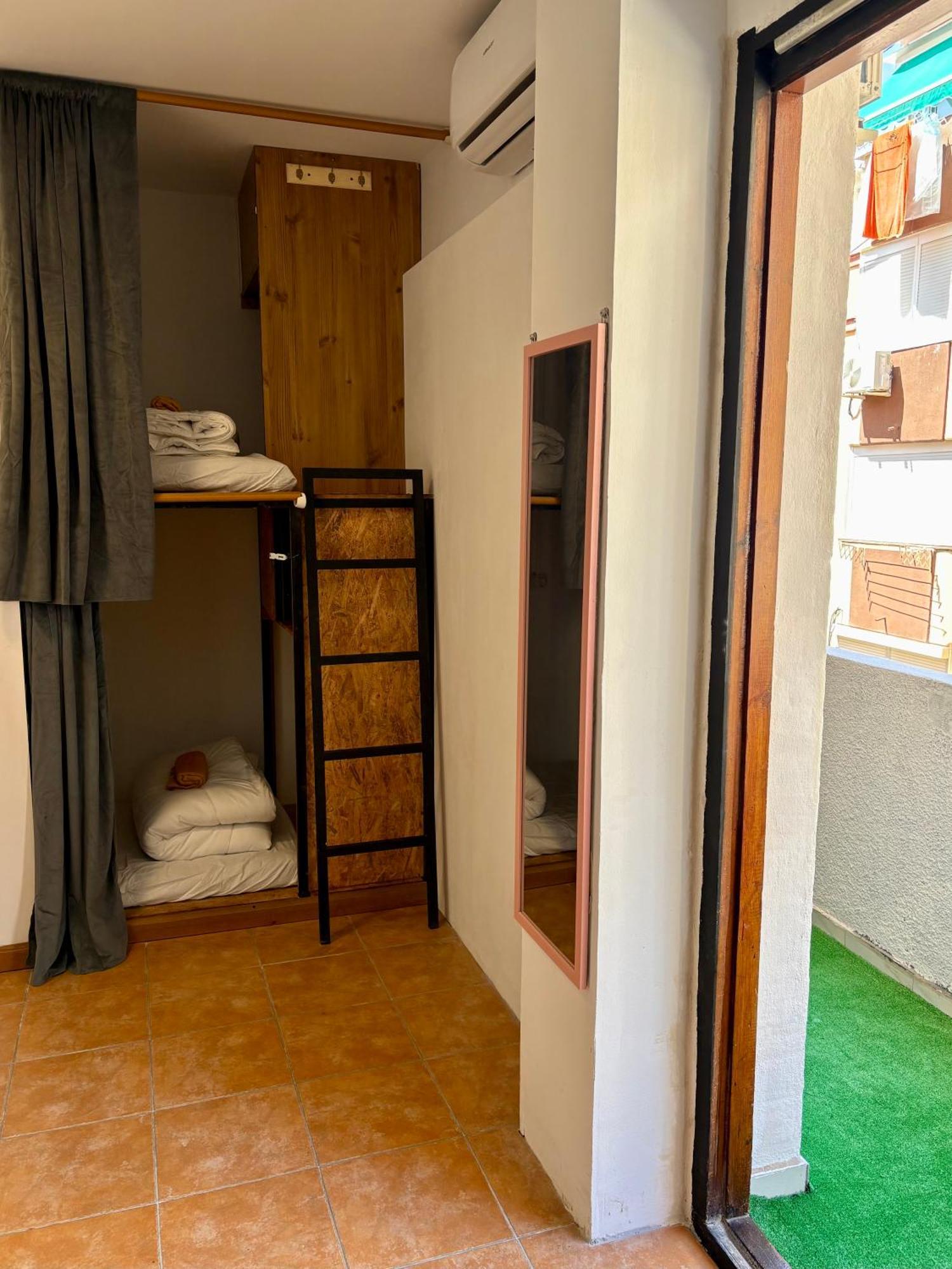 Spanglish Hostel Benidorm Ngoại thất bức ảnh