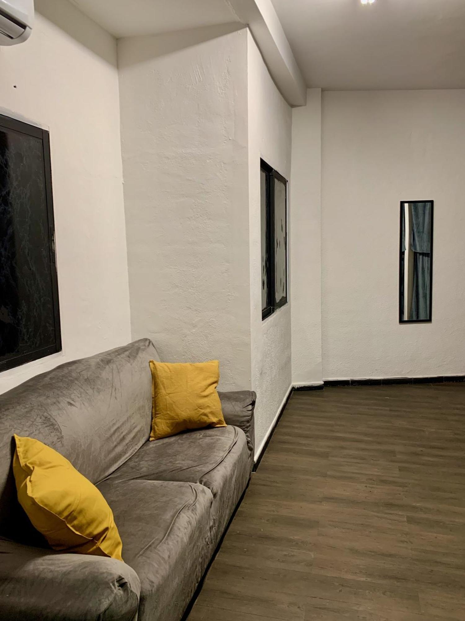 Spanglish Hostel Benidorm Ngoại thất bức ảnh